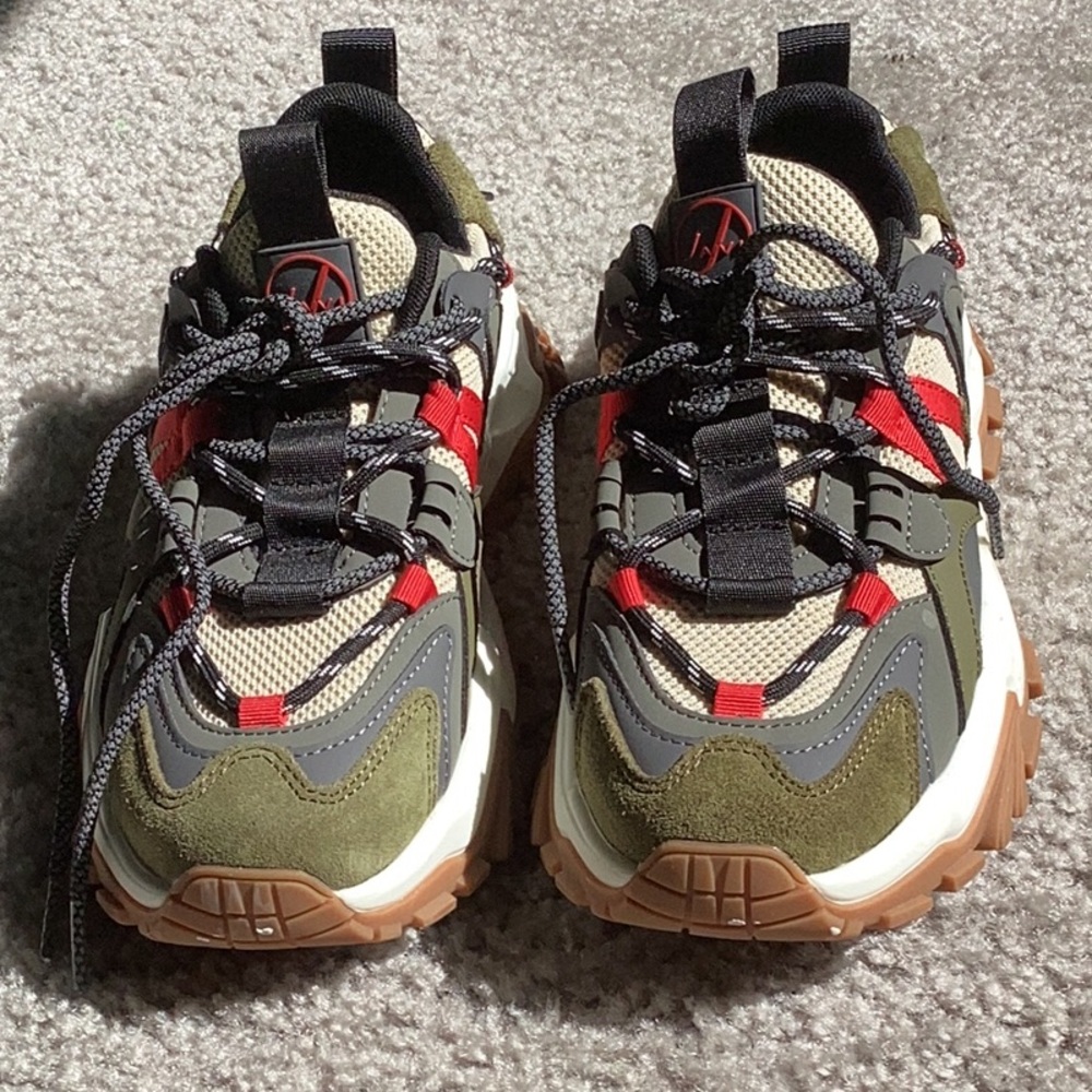 these are eric javits size 5.5 women’s